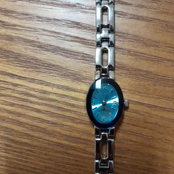 CLEARANCE!  Women's Silver Quartz Watch New Battery Size:OS  Geneva - Picture 1 of 9